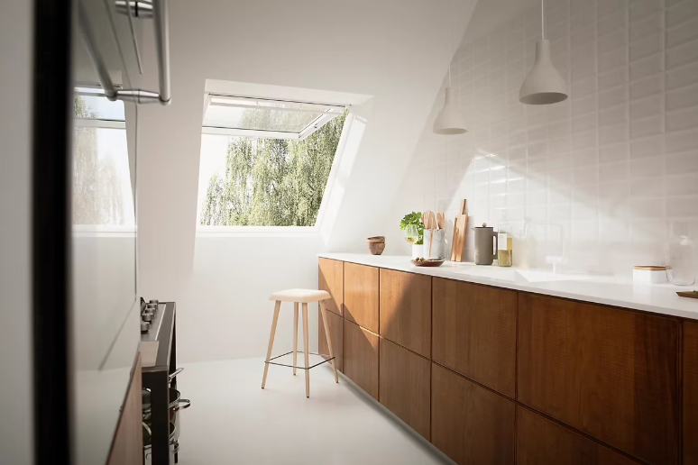 Fenêtre de toit à projection VELUX GPU MK04 0076 Polyuréthane blanc 78x98 cm