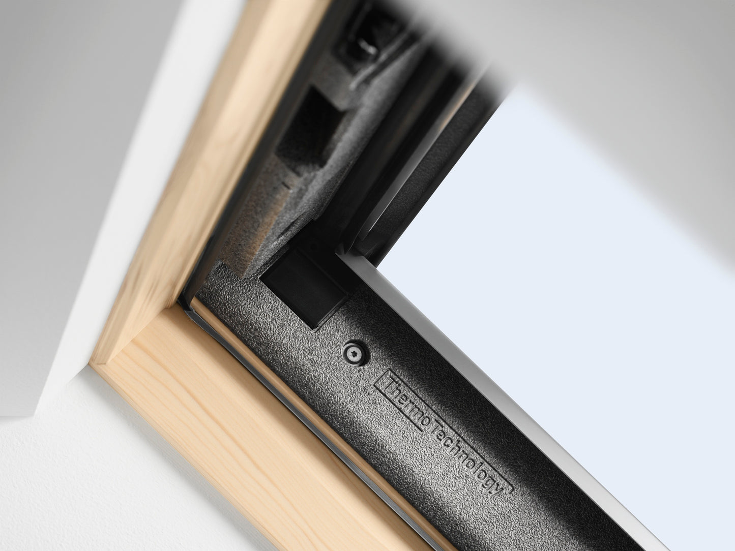 Fenêtre triple vitrage VELUX GLL CK02 1061 (55 × 78 cm) Finition bois massif
