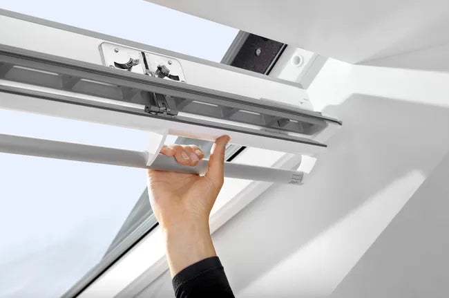 Fenêtre VELUX à rotation Confort GGL WhiteFinish