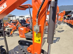Mini-pelle compacte 1T, Moteur Kubota 3 cylindres